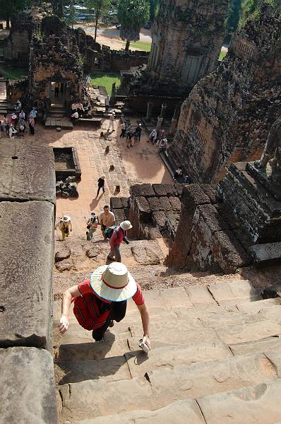 DSC_0006.JPG - Valtava ponnistus. Angkor Wat, Siem Reap, Kambodza 2007.