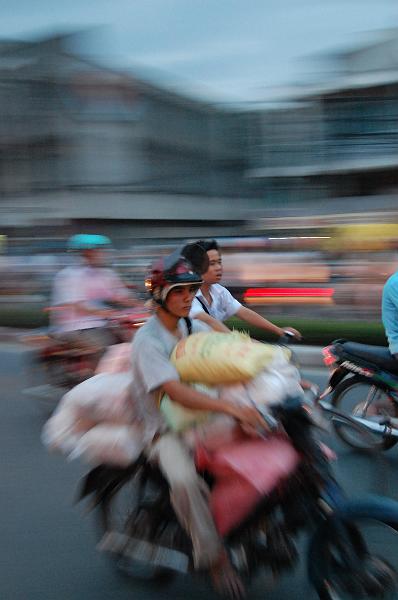 DSC_0124.JPG - Mopedisti, Saigon 2007.